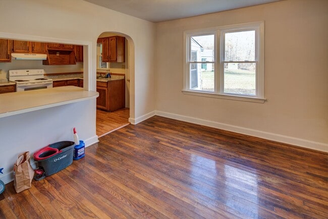 Building Photo - Charming Cecil Cape Cod Showing Saturday 12/13 9am-9:15am