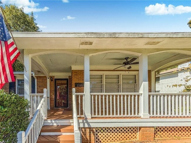 Building Photo - 2395 Powers Ferry Dr SE