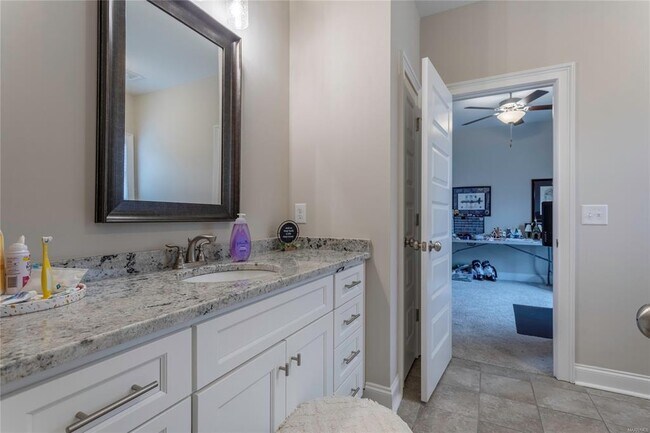 Building Photo - 357 Sydney Dr S