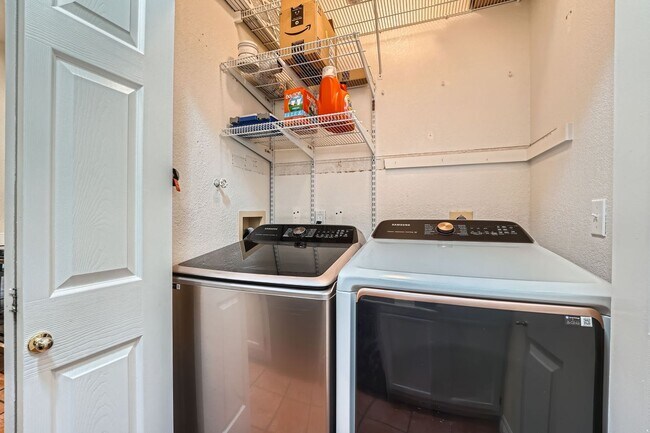 Building Photo - 2 BDR Near Boulder Country Club