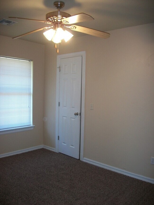 Building Photo - 3 Bed 2 Bath 2 Car Garage in College Park ...