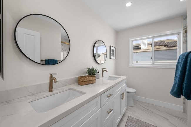 Building Photo - 212 Orange St