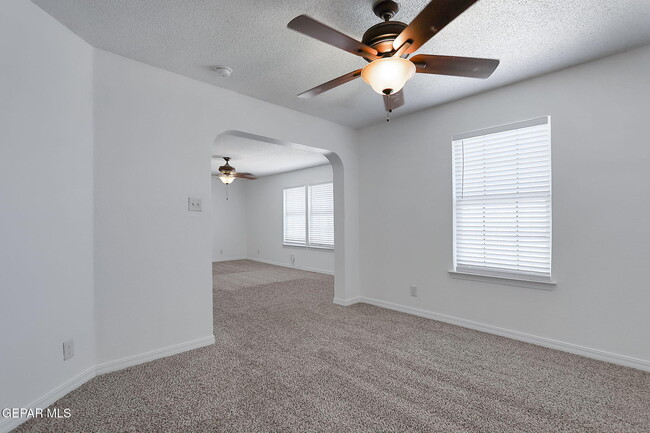 Building Photo - 13700 Paseo Rico Cir