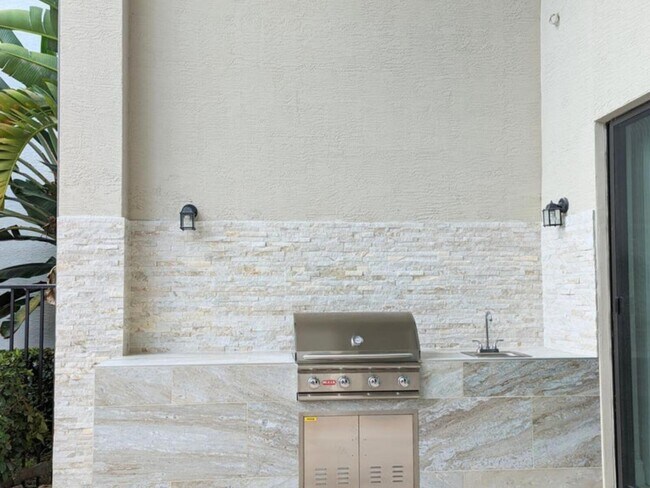 Building Photo - 16645 Germaine Dr