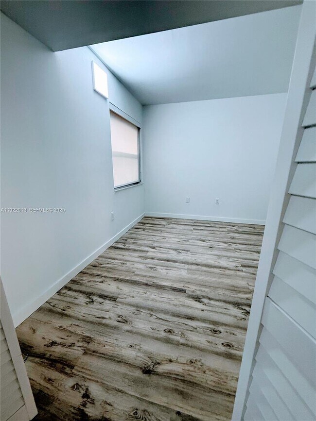 Building Photo - 8830 SW 123rd Ct