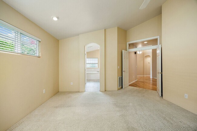 Building Photo - Alder Creek Estates Home available**Gated Community**Minutes from Rogue Regional Medical Center o...