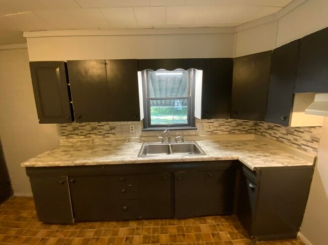 Building Photo - 17 Fairweight-