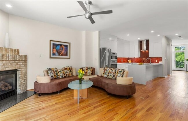 Building Photo - 1350 Fernwood Cir NE