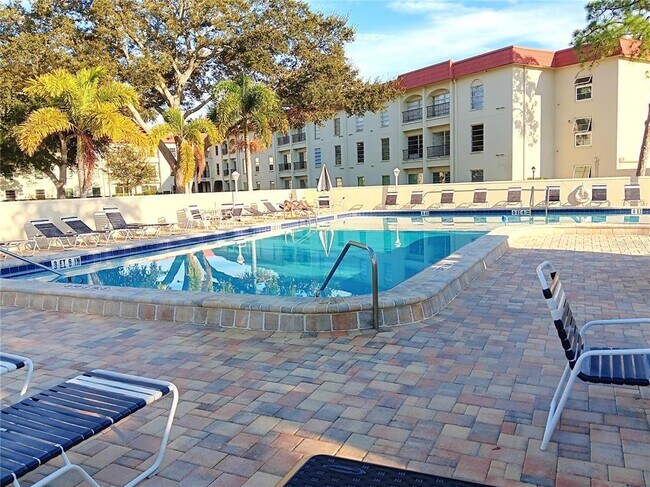 Building Photo - 2700 Bayshore Blvd