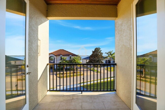 Building Photo - 705 Largovista Dr