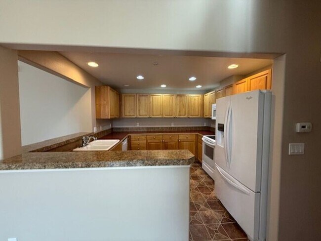 Building Photo - 910 Medical Center Dr