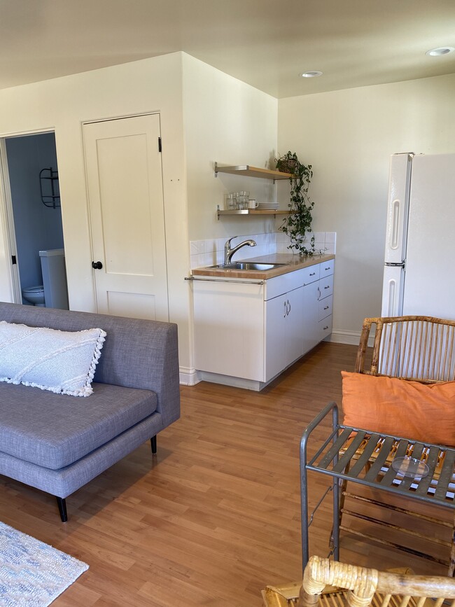 Building Photo - 12254 Darlington Ave