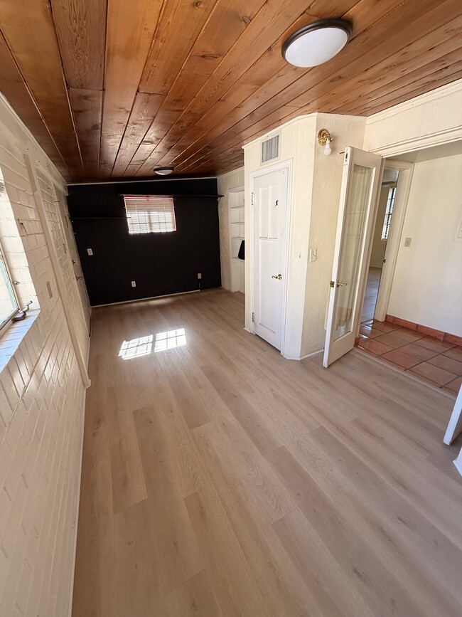 Building Photo - 3452 E Willard St