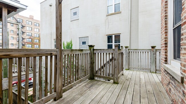 Building Photo - 1147 E 61st St