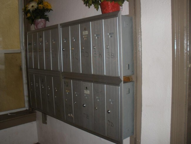 Building - Siesta Park Apartments