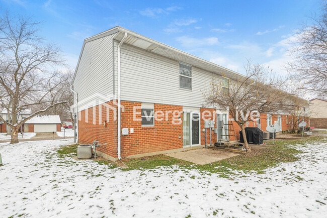 Building Photo - 8241 Schoolgate Dr