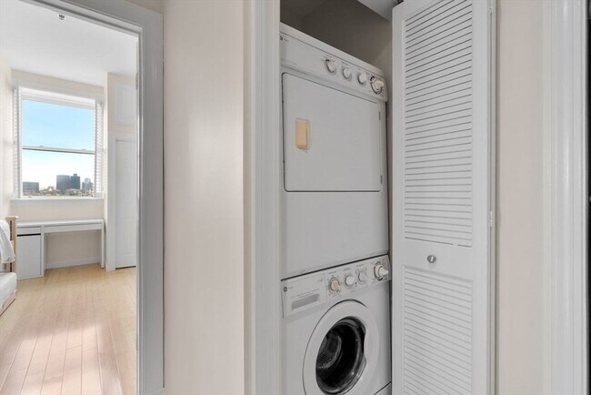 Building Photo - 416 Marlborough St