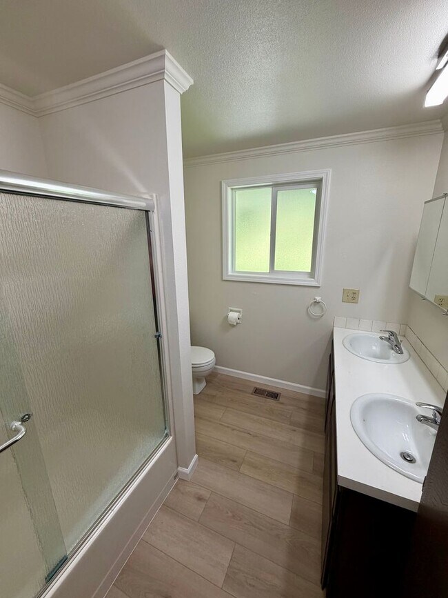 Building Photo - Newly Renovated Riverfront 3BR House - Available 8/1/2026