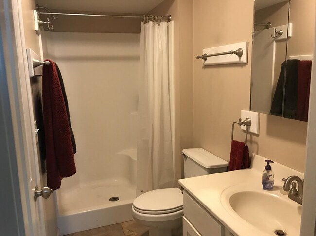 Building Photo - 908 W Mill St