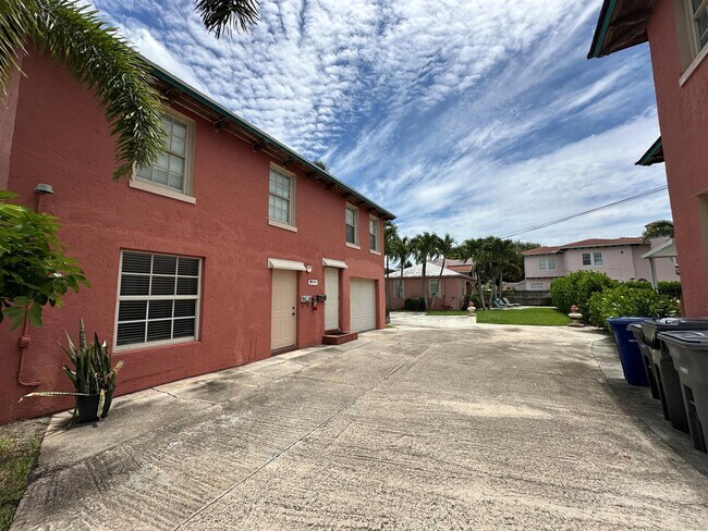 Primary Photo - 227 Foresteria Dr