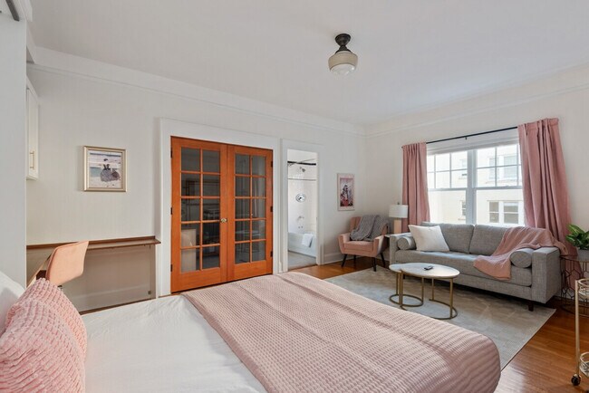 Building Photo - 2015 NW Flanders St