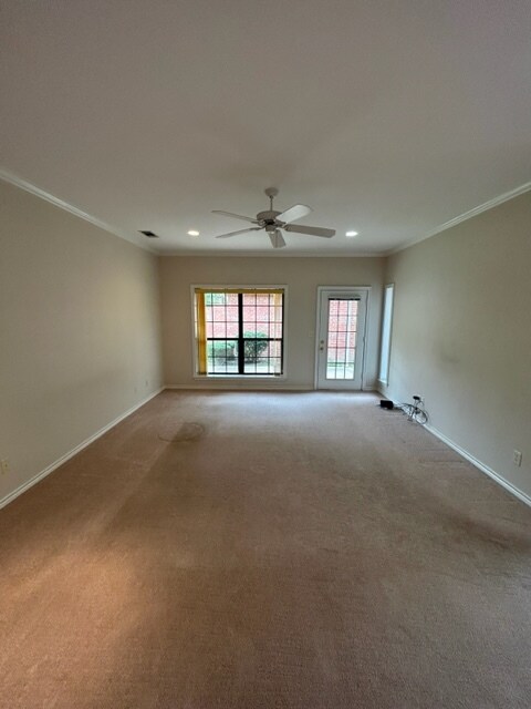 Large living room - 806 Torribrooke Ln