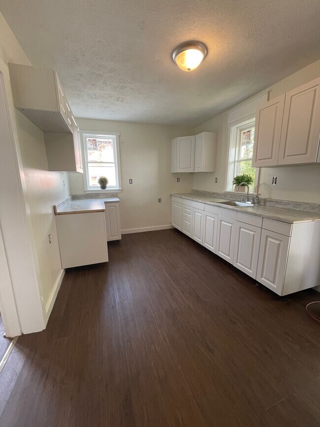 Building Photo - 201 S 4th St