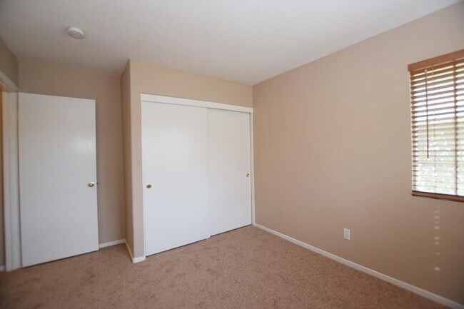 Building Photo - 1024 Clover Tip Ct