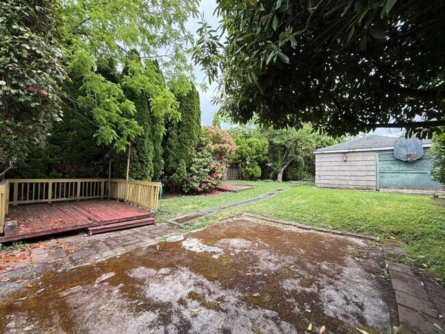 Building Photo - 3 Bedroom 1 Bathroom Greenwood Home!