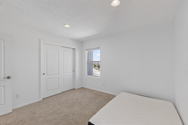 Building Photo - 108 Hue St
