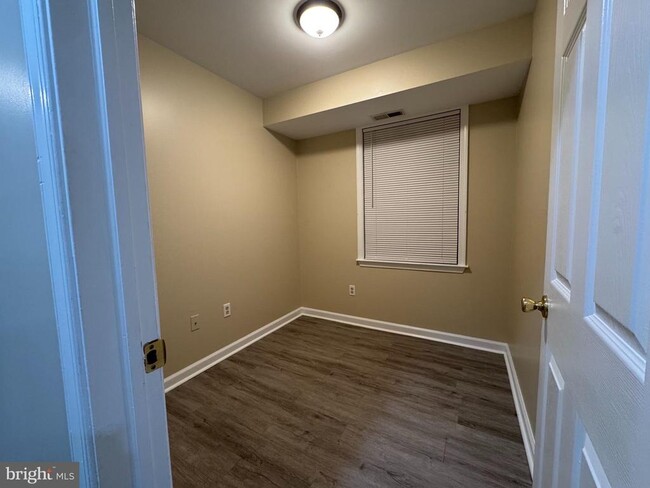 Building Photo - 522 Merchant St