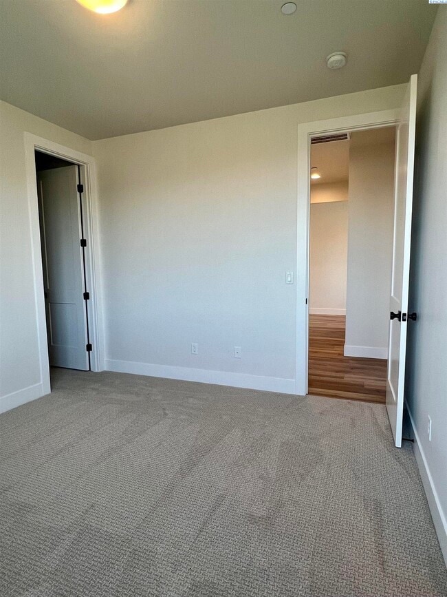 Building Photo - FOR RENT West Village Rambler with RV Bay