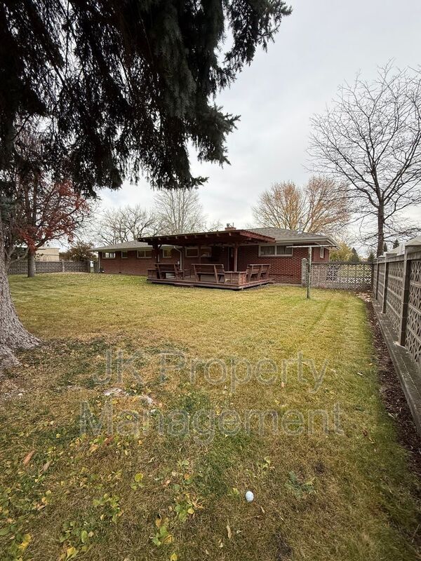 Building Photo - 1726 Alder Dr