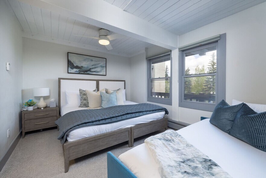 Building Photo - 70 Gallun Ln