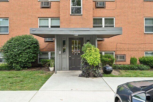 Building Photo - 1738K E. Long St.