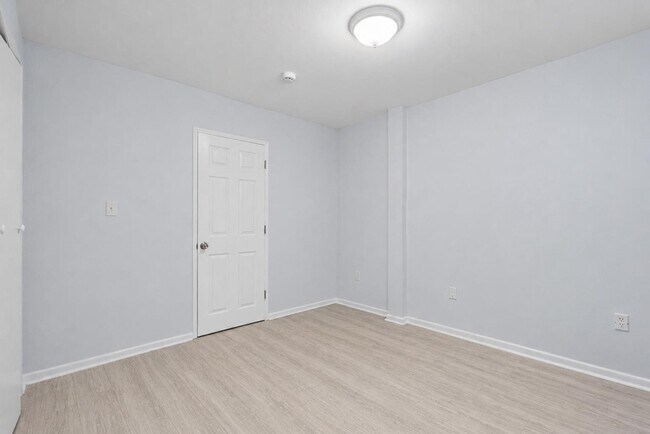 Building Photo - 406 7th St