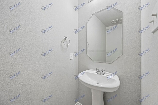 Building Photo - 7541 Lazy Spur Blvd