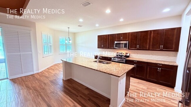 Building Photo - 1102 Victoria Hills Dr S