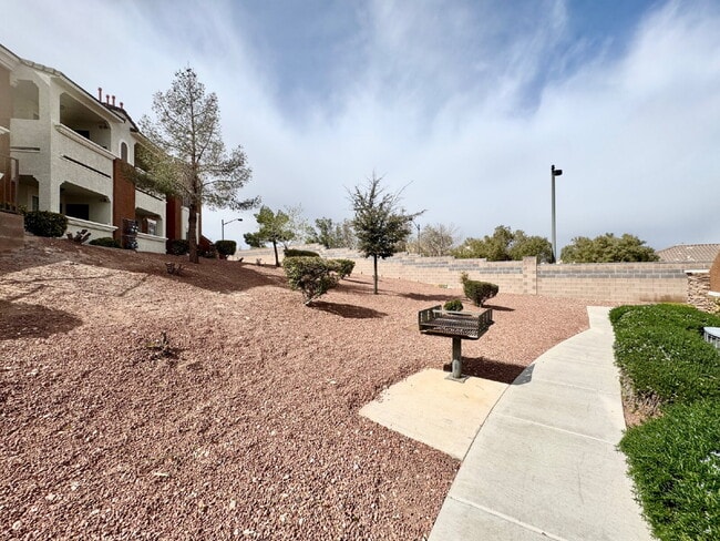 Building Photo - DOWNSTAIRS CONDO | GATED COMMUNITY | CENTENNIAL HILLS | UPDATED 3 BEDROOM