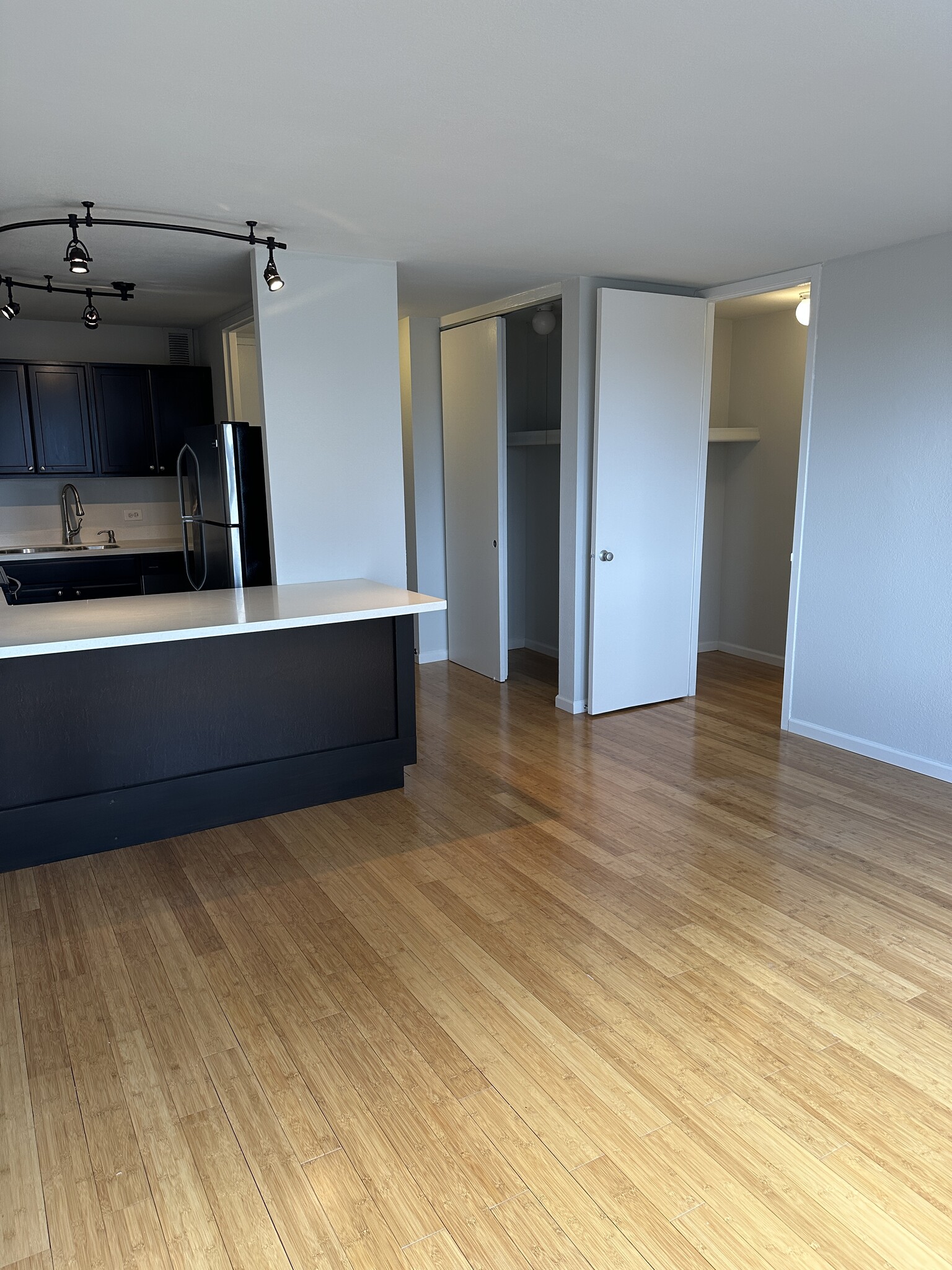 Building Photo - 1350 N Dearborn St