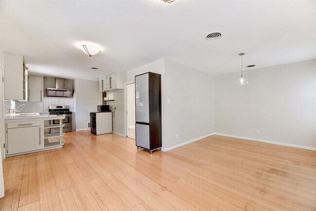 Building Photo - 4702 Philco Dr