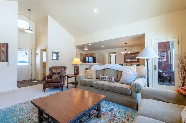 Building Photo - 2022 Creek Resort Cir