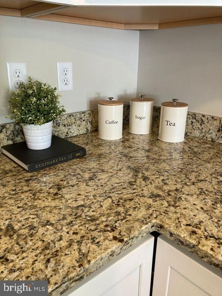 Building Photo - 376 E Main St