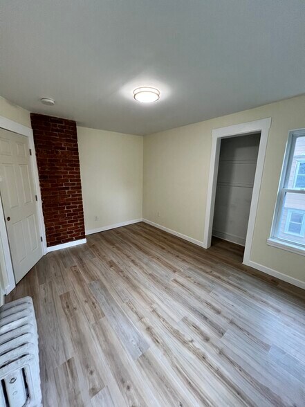 Building Photo - 22 Woronoco Ave