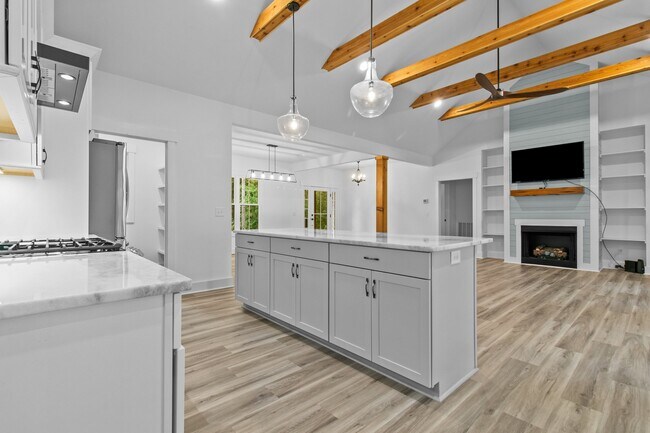 Building Photo - 14 Wisteria Way