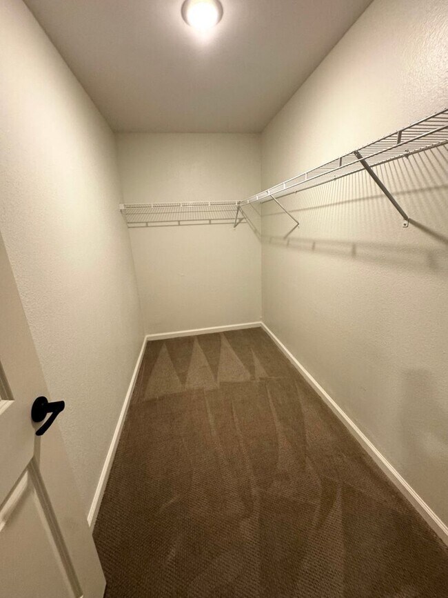 Building Photo - Fully Renovated 3BR/3BA Condo at Harper Fl...