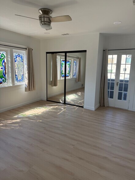 Building Photo - 2427 3rd Ave