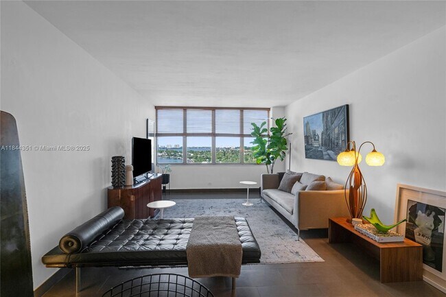 Building Photo - 7441 Wayne Ave