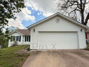 Building Photo - 2430 E Manitou St