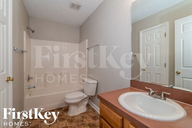 Building Photo - 1043 Sunray Ct